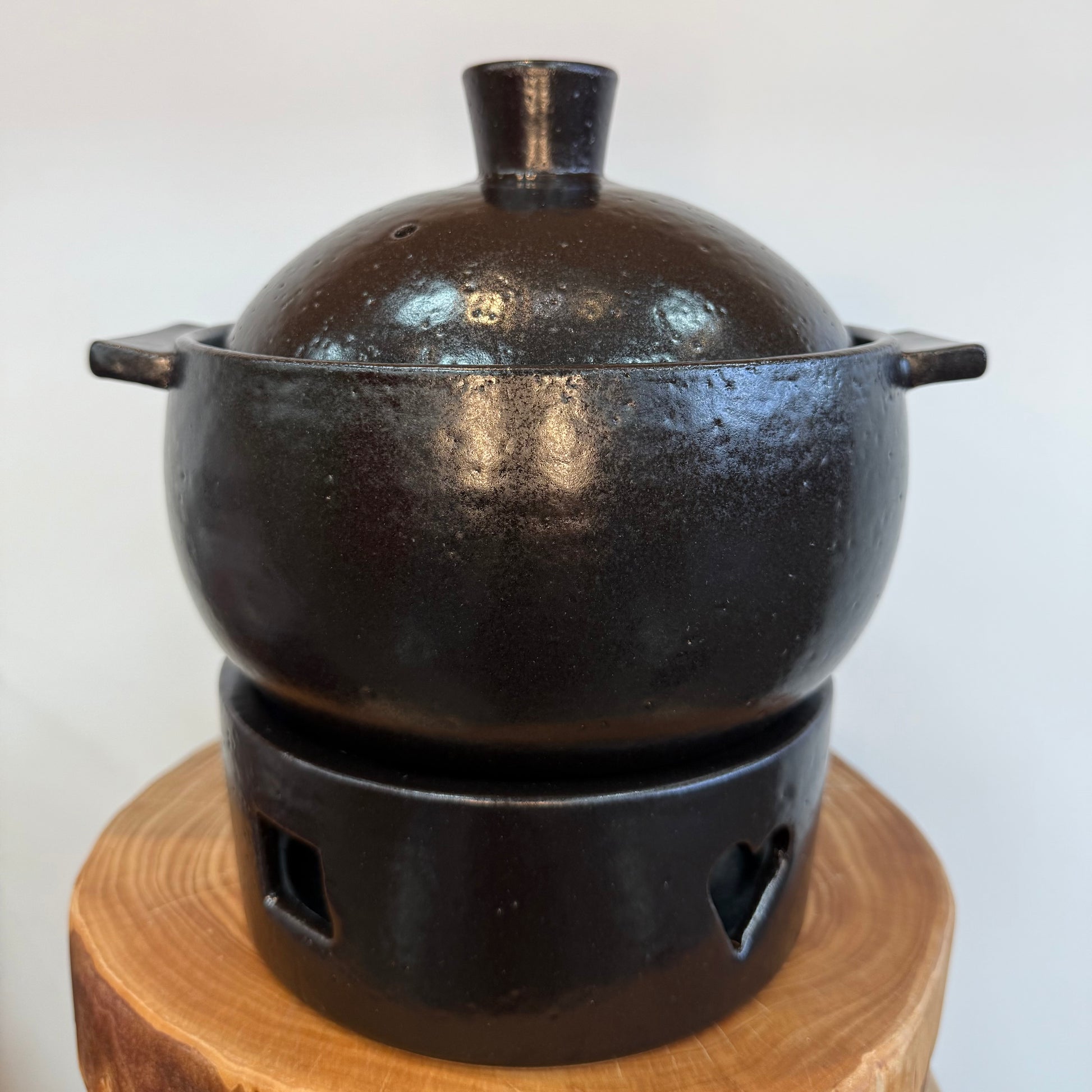 [Lee Jong Hwan] Piglet Earthenware Pot 둥근 뚝배기