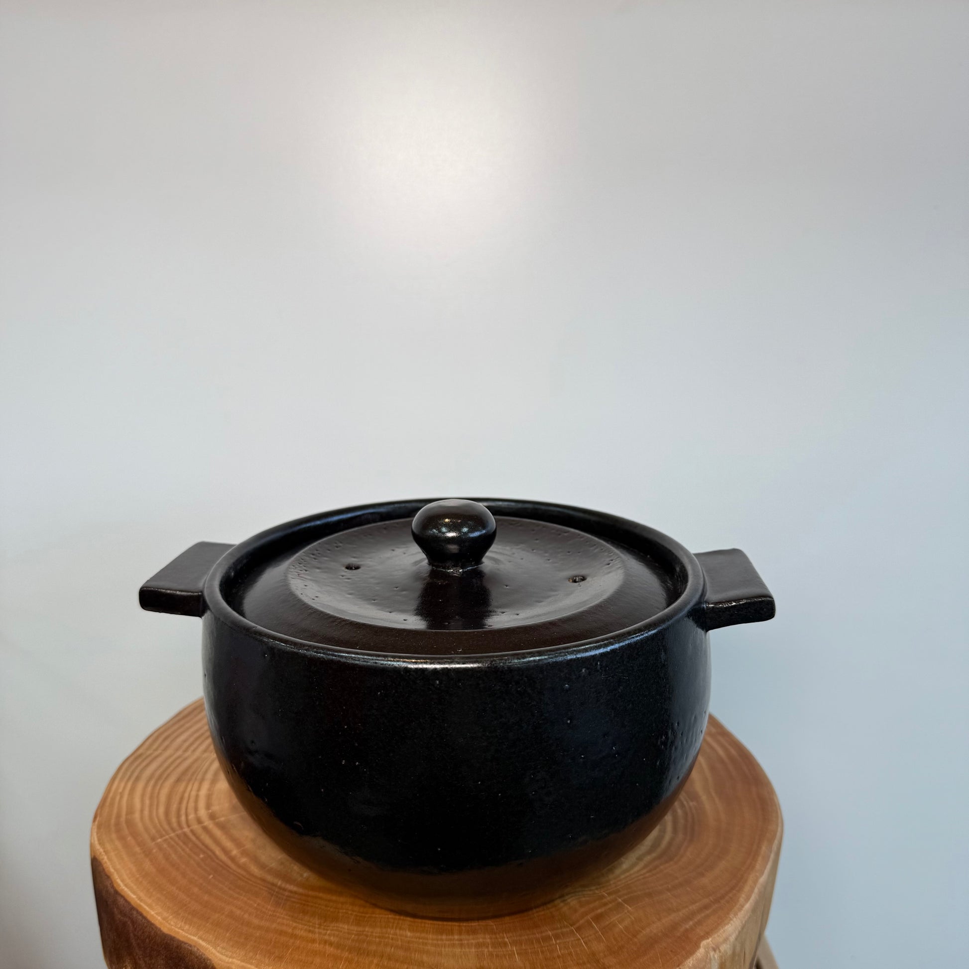 [Lee Jong Hwan] Acorn Earthenware Pot 도토리 뚝배기