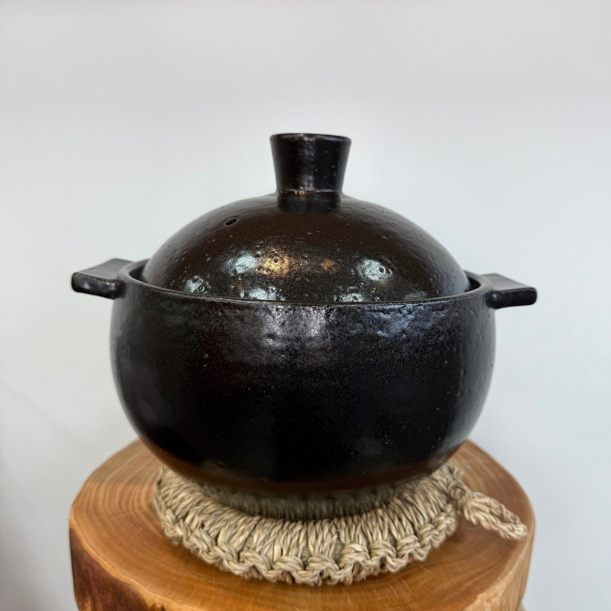 [Lee Jong Hwan] Piglet Earthenware Pot 둥근 뚝배기