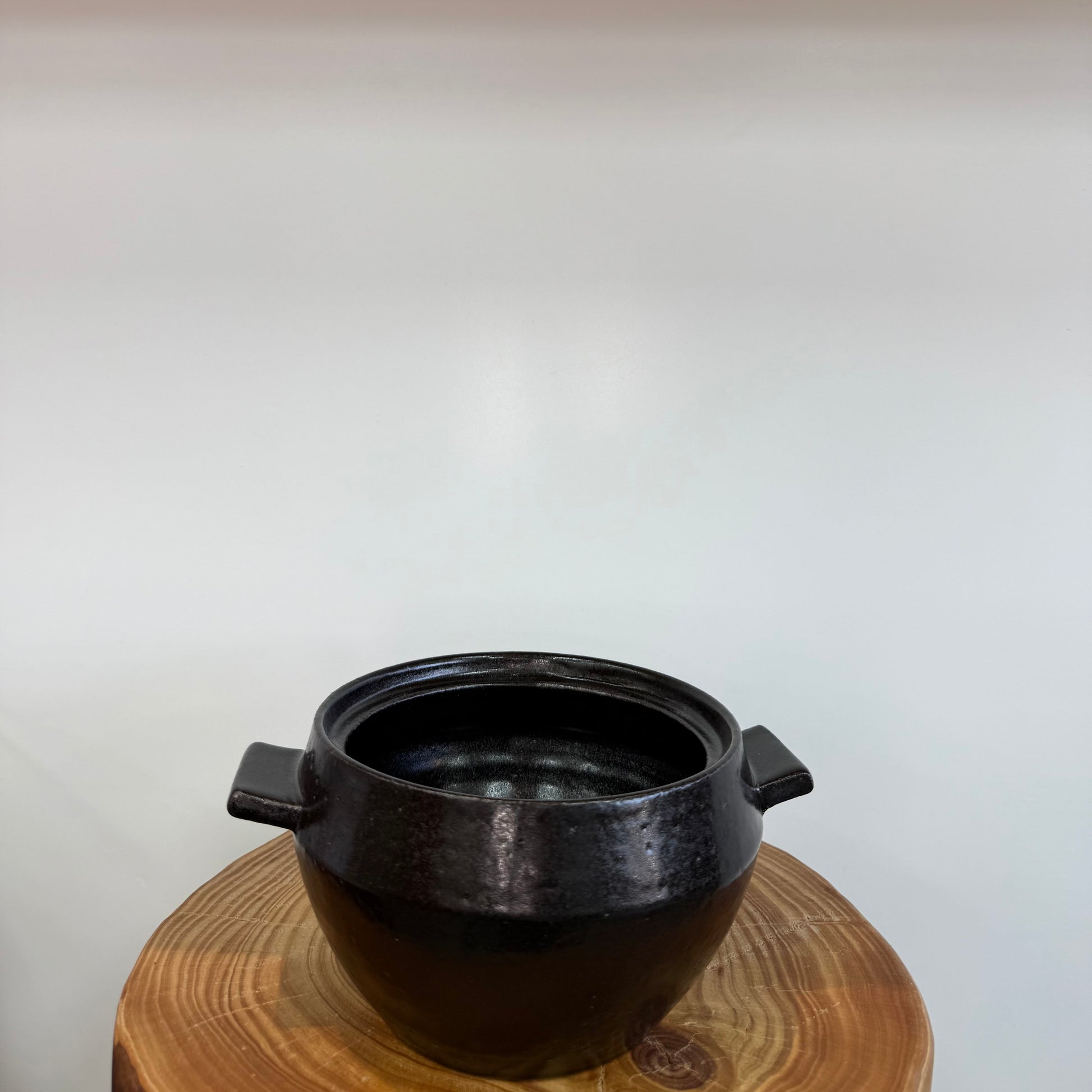 [Lee Jong Hwan] Acorn Earthenware Pot 도토리 뚝배기