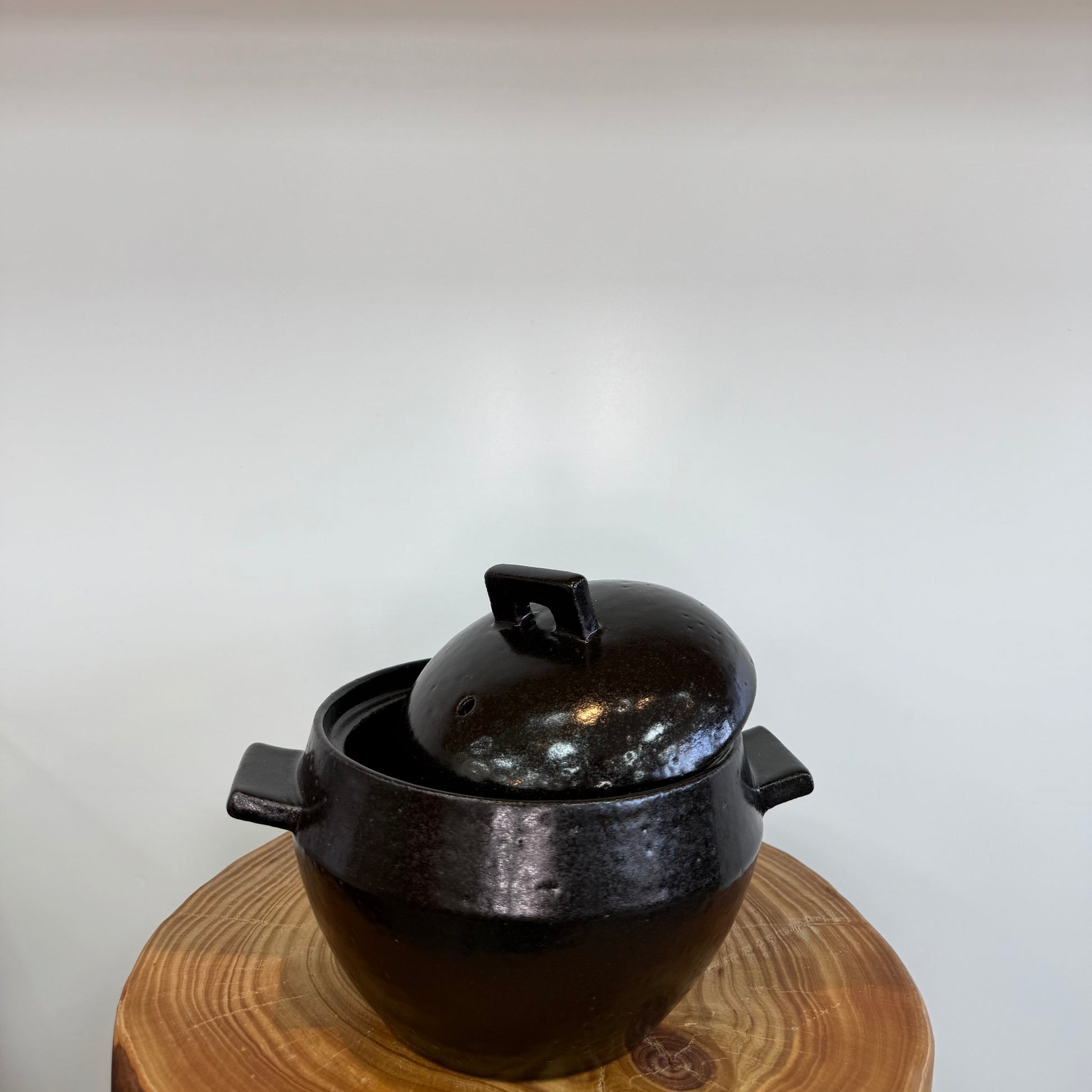 [Lee Jong Hwan] Acorn Earthenware Pot 도토리 뚝배기