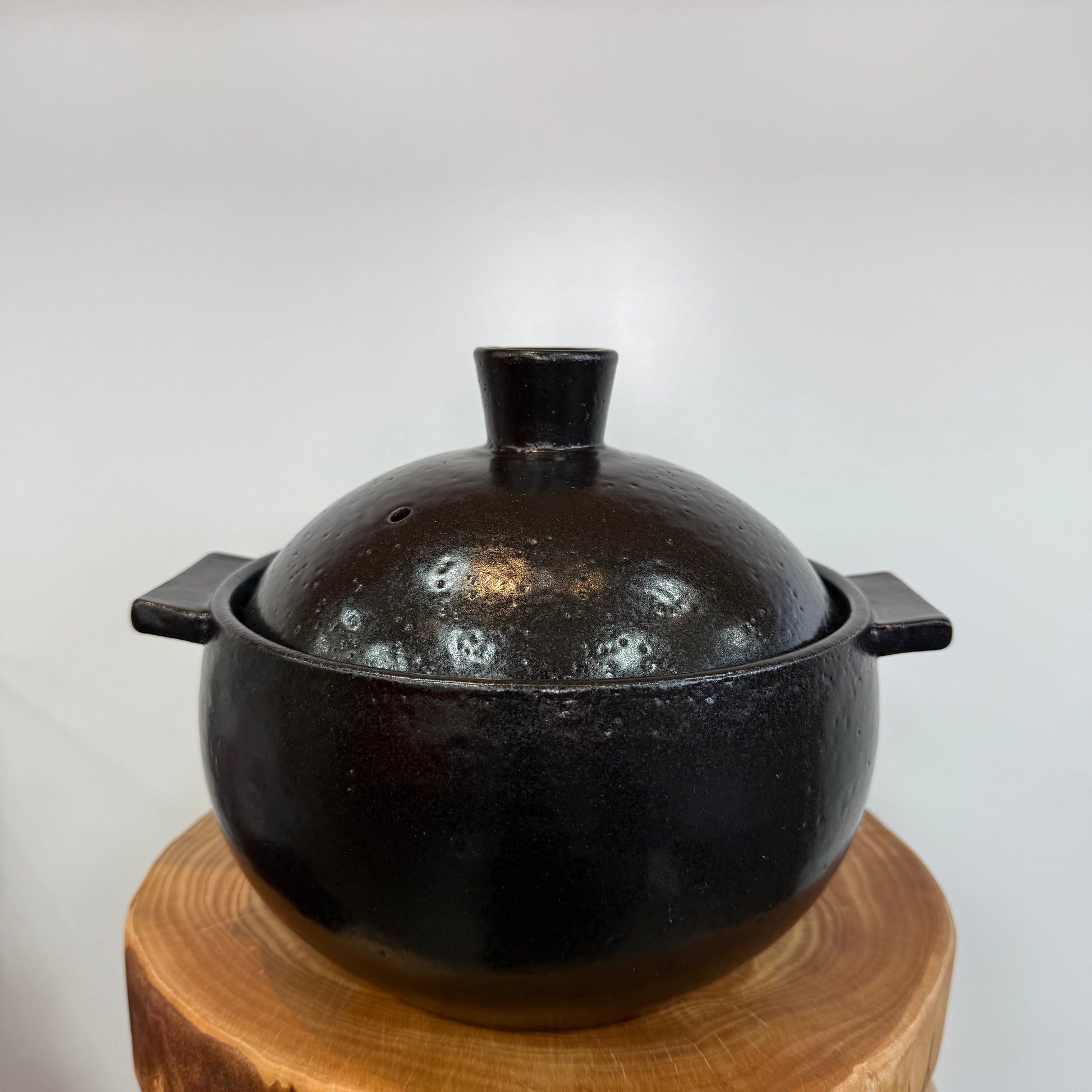 [Lee Jong Hwan] Piglet Earthenware Pot 둥근 뚝배기