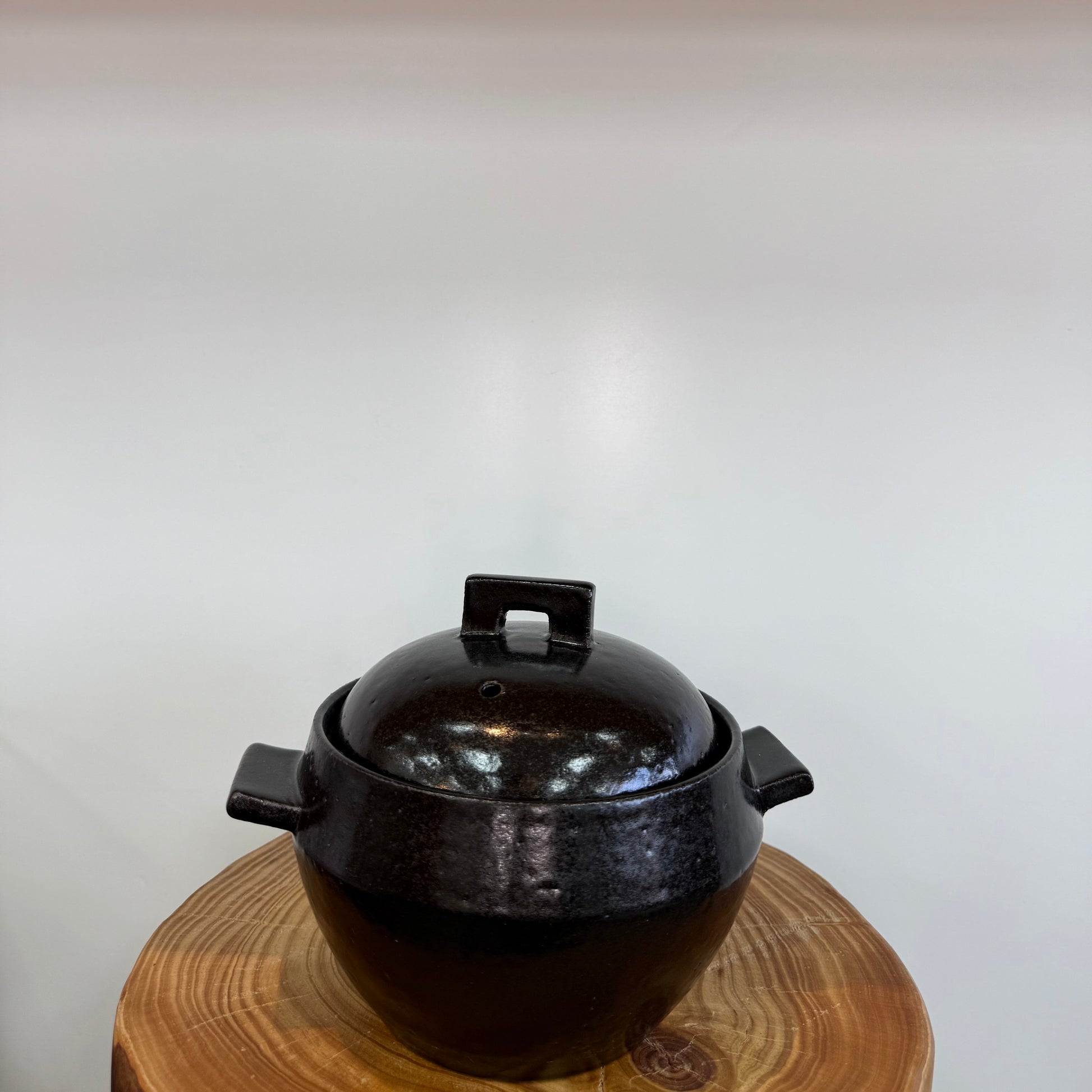 [Lee Jong Hwan] Acorn Earthenware Pot 도토리 뚝배기