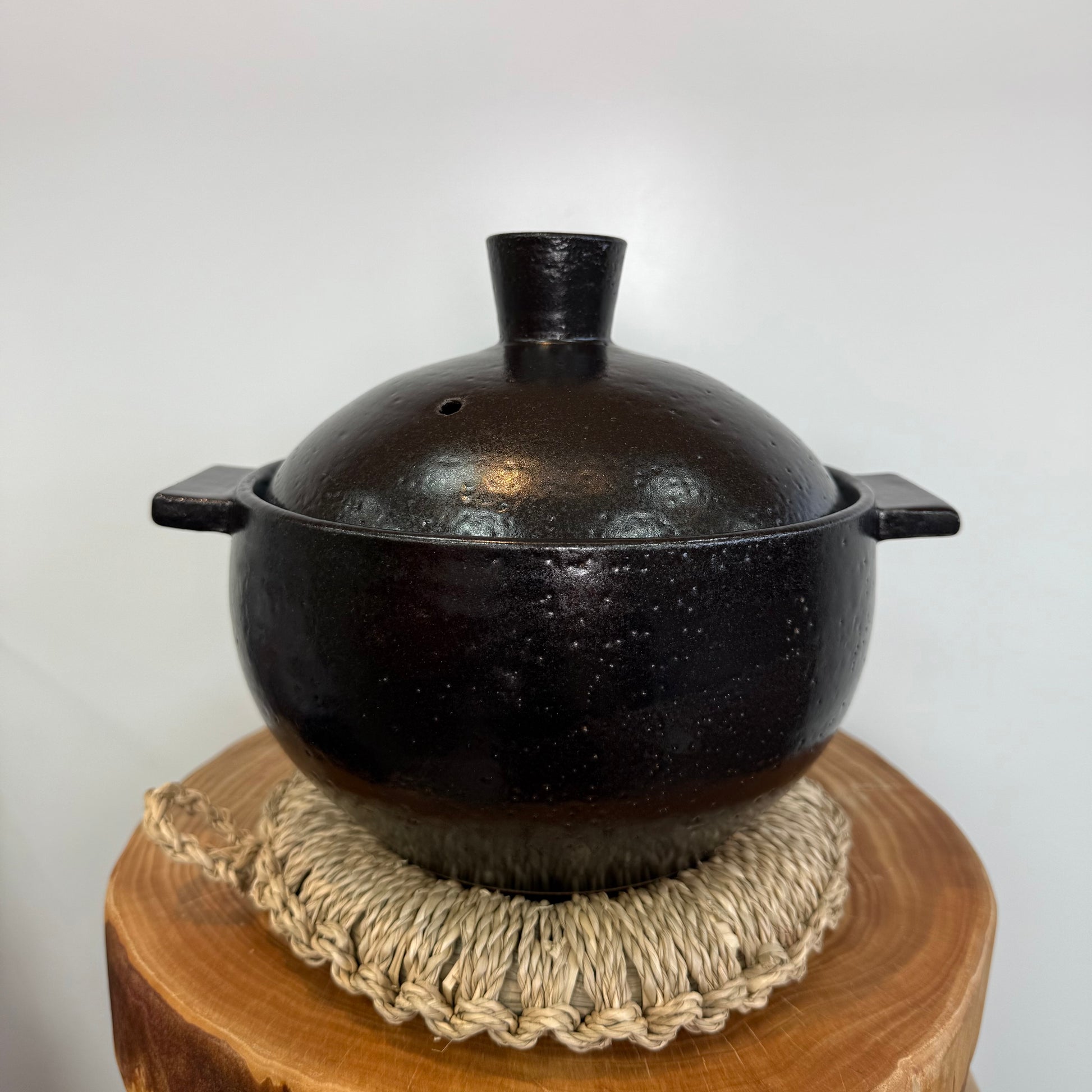 [Lee Jong Hwan] Piglet Earthenware Pot 둥근 뚝배기